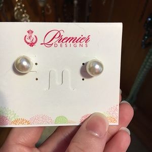 Premier design earring
